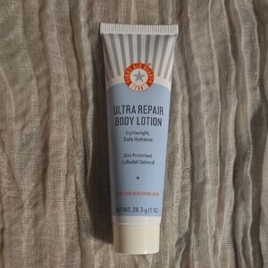 First Aid Beauty Ultra Repair Body Lotion - Blue and White